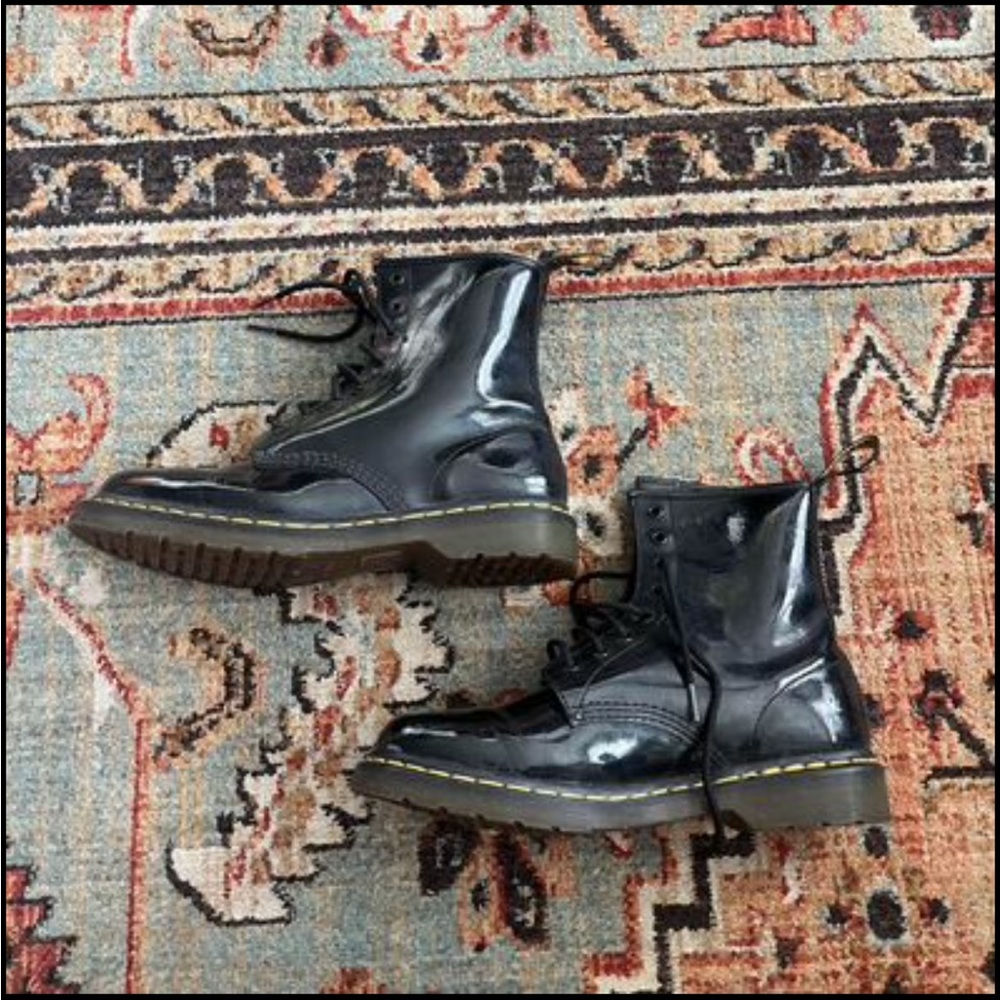 Dr. Martens Shiny Leather Boots Women’s Size 10 Men’s Size 8.5